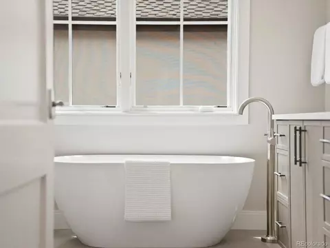 Bath - 3330 E 4th Ave, Denver, CO 80206 photo 4 of 6
