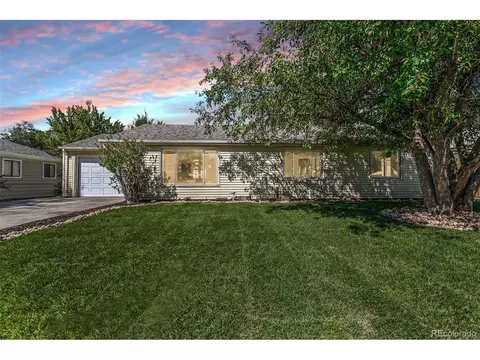 9927 E 7th Ave, Aurora, CO 80010 photo 2