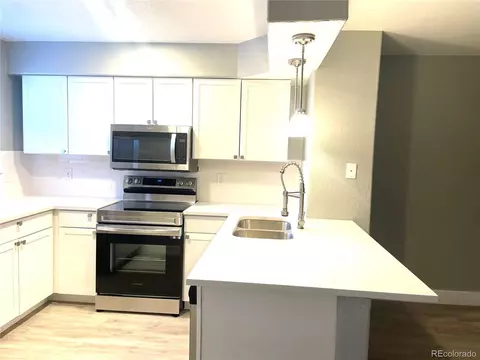 12024 E Hoye Dr, Aurora, CO 80012 photo 2