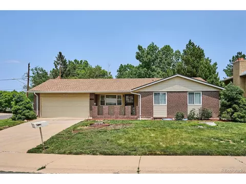 352 S Peoria Cir, Aurora, CO 80012