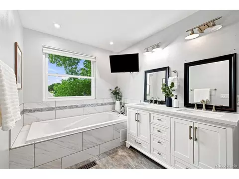 Bath - 8799 E Kenyon Ave, Denver, CO 80237 photo 2 of 5