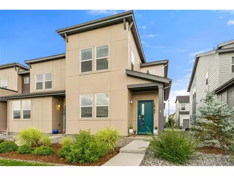 16197 Elk Pl, Denver, CO 80239 photo 2