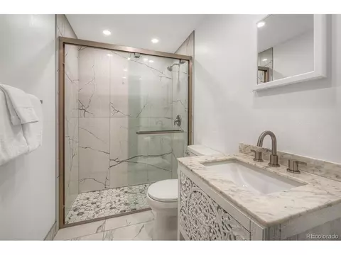 Bath - 220 E La Bonte St #307, Dillon, CO 80435 photo 1 of 3