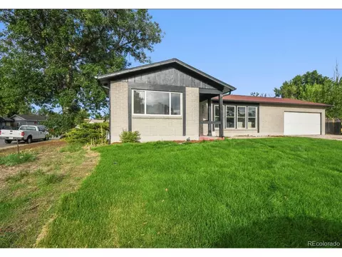 5536 Eagle St, Denver, CO 80239 photo 2