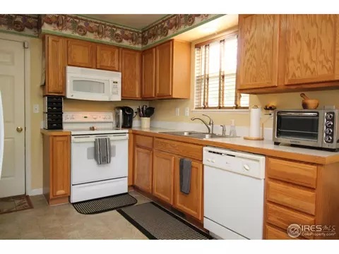 2933 Park View Dr, Evans, CO 80620 photo 9