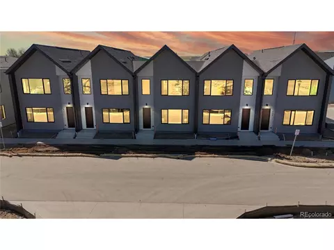 913 Edge Cir, Longmont, CO 80501