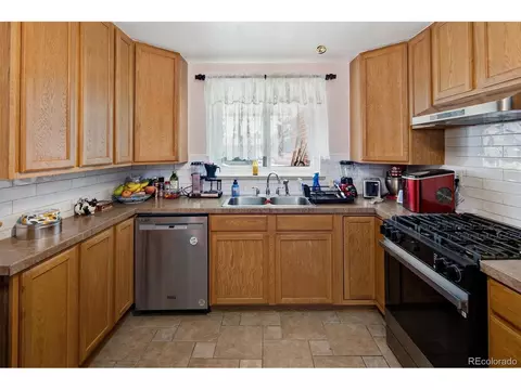 Kitchen - 14153 E 25th Pl, Aurora, CO 80011 photo 2 of 3