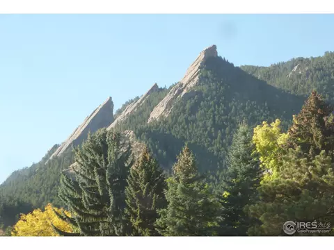 901 Gilbert St, Boulder, CO 80302 photo 1