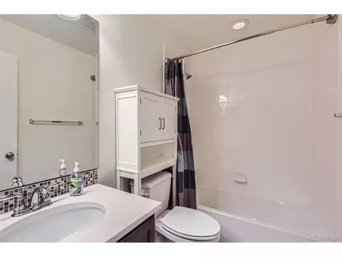 Bath - 14641 E Poundstone Dr, Aurora, CO 80015 photo 2 of 5
