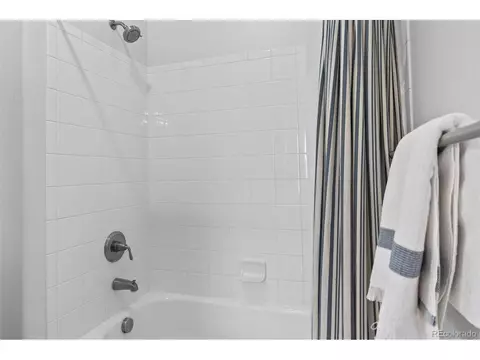 Bath - 8161 E 33rd Ave, Denver, CO 80238 photo 8 of 10