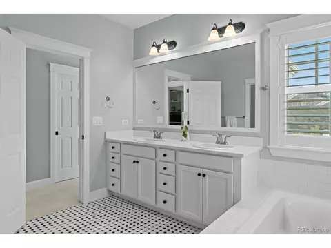Bath - 8161 E 33rd Ave, Denver, CO 80238 photo 3 of 10