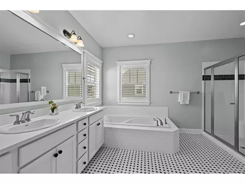 Bath - 8161 E 33rd Ave, Denver, CO 80238 photo 2 of 10