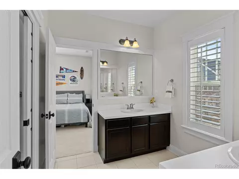 Bath - 8161 E 33rd Ave, Denver, CO 80238 photo 7 of 10