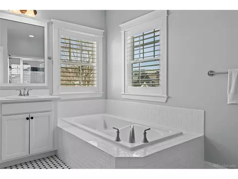 Bath - 8161 E 33rd Ave, Denver, CO 80238 photo 4 of 10