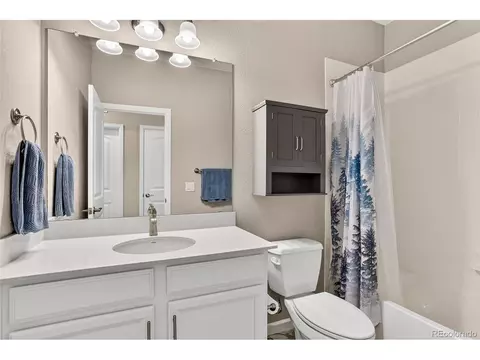 Bath - 24817 E Calhoun Pl #B, Aurora, CO 80016 photo 2 of 4