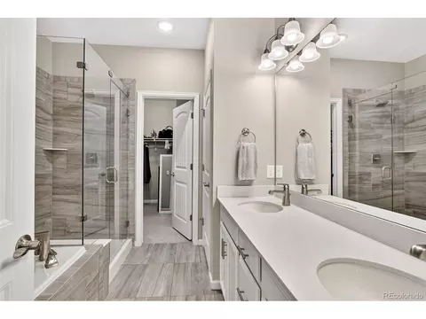Bath - 24817 E Calhoun Pl #B, Aurora, CO 80016 photo 3 of 4