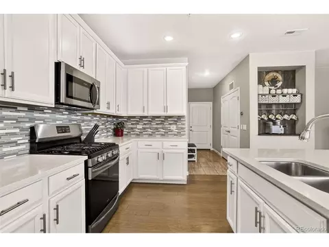 Kitchen - 24817 E Calhoun Pl #B, Aurora, CO 80016 photo 5 of 7