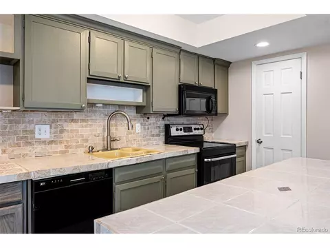 12592 E Bates Cir, Aurora, CO 80014 photo 17