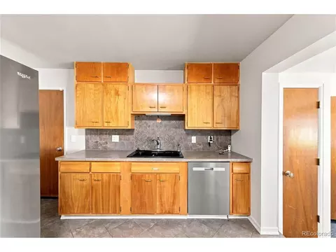 Kitchen - 8035 E Jefferson Pl, Denver, CO 80237 photo 3 of 4