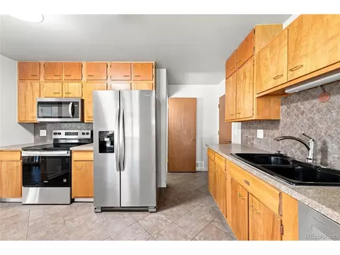 Kitchen - 8035 E Jefferson Pl, Denver, CO 80237 photo 4 of 4