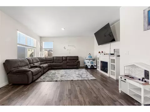 45827 Red Tail Dr, Bennett, CO 80102 photo 3
