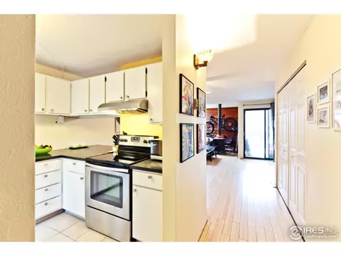 1011 E Moorhead Cir, Boulder, CO 80305 photo 2