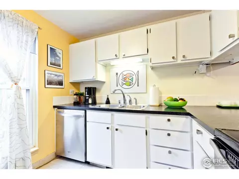 1011 E Moorhead Cir, Boulder, CO 80305 photo 7