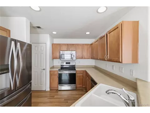 Kitchen - 17262 E Kansas Dr, Aurora, CO 80017 photo 1 of 2