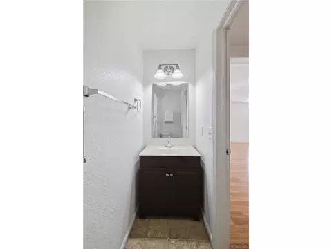 Bath - 17262 E Kansas Dr, Aurora, CO 80017 photo 2 of 5