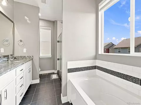 Bath - 10730 E 26th Ave, Aurora, CO 80010 photo 2 of 5