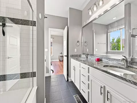 Bath - 10730 E 26th Ave, Aurora, CO 80010 photo 3 of 5