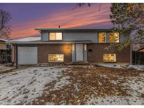 423 S Xanadu St, Aurora, CO 80012