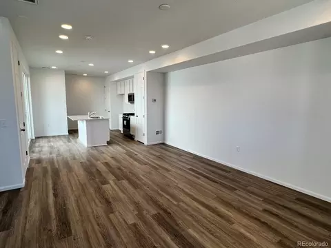 21131 E 67th Ave, Aurora, CO 80019 photo 2