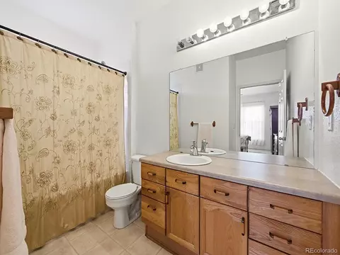 Bath - 14261 E 1st Dr #108, Aurora, CO 80011 photo 1 of 4