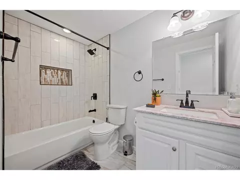 Bath - 14192 E Chenango Pl, Aurora, CO 80015 photo 5 of 5