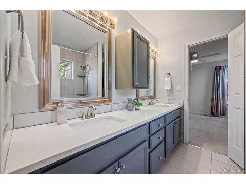 Bath - 14192 E Chenango Pl, Aurora, CO 80015 photo 2 of 5