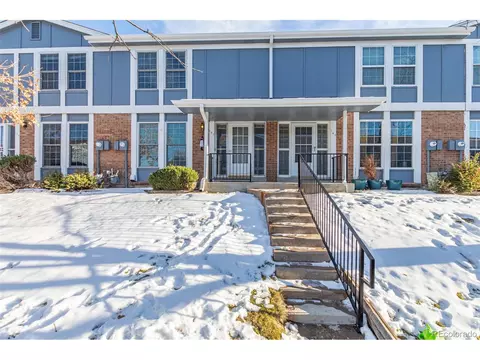 151 Oakland Ct, Aurora, CO 80011