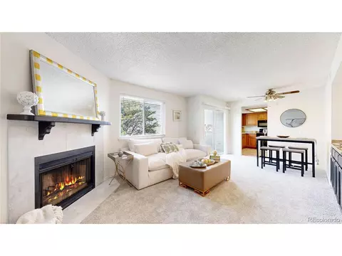 1332 S Cathay Ct #201, Aurora, CO 80017