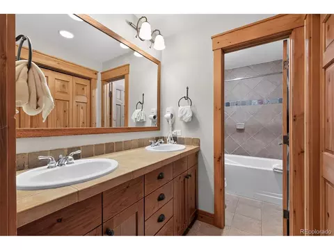 Bath - 89 Tip Top Trl #6533, Dillon, CO 80435 photo 2 of 4