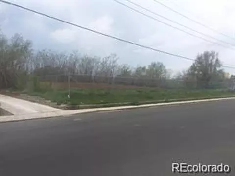 1392 Akron St, Aurora, CO 80010