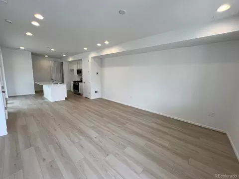21071 E 67th Ave, Aurora, CO 80019 photo 2