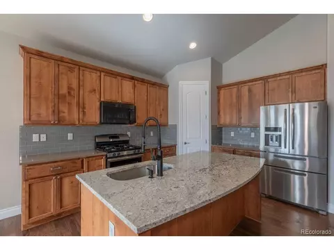 Kitchen - 11231 Cherryvale St, Longmont, CO 80504 photo 2 of 3