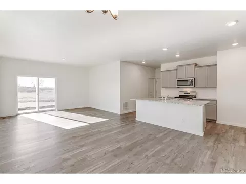 214 Coyote St, Bennett, CO 80102 photo 9