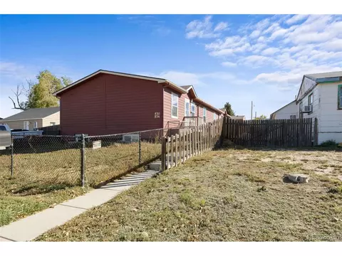 574 4th St, Bennett, CO 80102