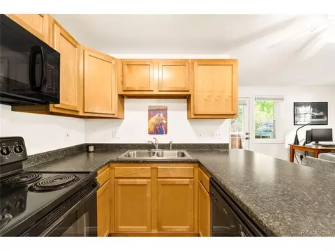 Kitchen - 1405 Broadway #210, Boulder, CO 80302 photo 5 of 6