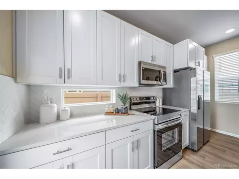 Kitchen - 22291 E 38th Pl, Aurora, CO 80019 photo 3 of 5