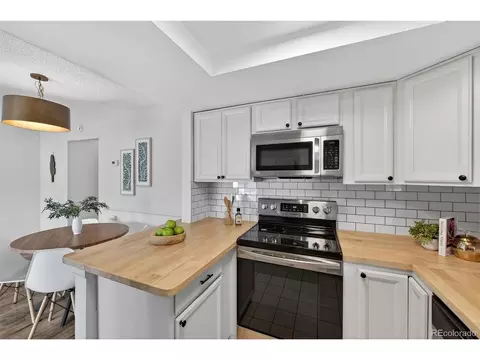Kitchen - 12523 E Pacific Cir #E, Aurora, CO 80014 photo 2 of 3