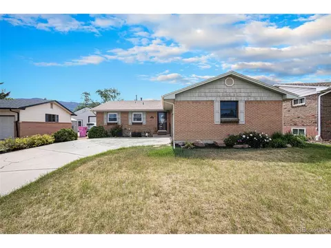 902 Crown Ridge Dr, Colorado Springs, CO 80904