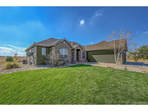517 Antelope Dr, Bennett, CO 80102 photo 2