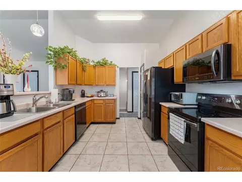 Kitchen - 19564 E Ithaca Pl, Aurora, CO 80013 photo 1 of 2